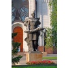 Памятник девушке Рите